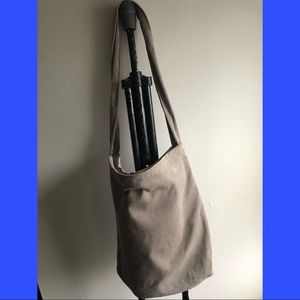 Gray tote bag with zipper